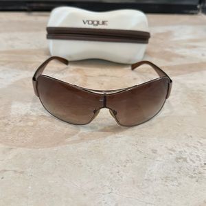 Vintage Vogue shields 🤎